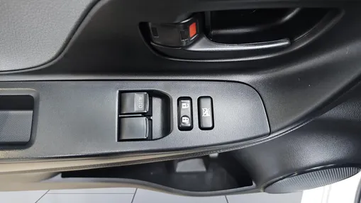 TOYOTA Yaris Yaris 1.5 Active