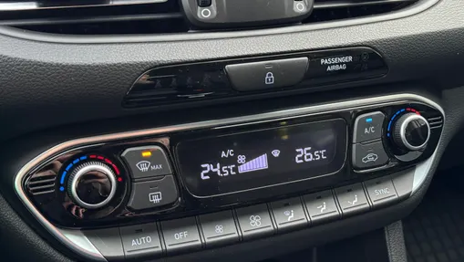 HYUNDAI i30 i30 1.0 T-GDI Smart DCT