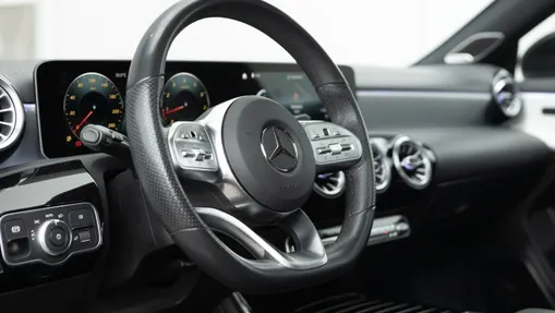 MERCEDES-BENZ CLA CLA 200 AMG Line 7G-DCT