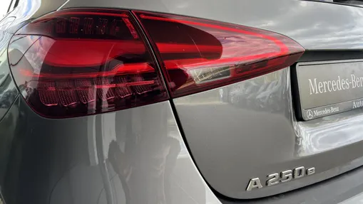 MERCEDES-BENZ A Klasa A 250 e PHEV AMG Line 8G-DCT