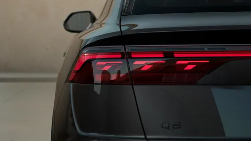AUDI Q8 / E-Tron Q8 TFSI e PHEV 360 kW Quattro Tiptronic Nowy
