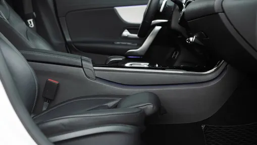 MERCEDES-BENZ CLA CLA 200 AMG Line 7G-DCT