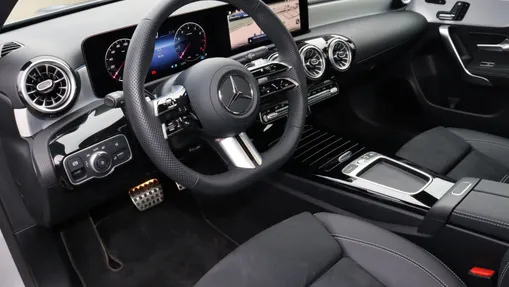 MERCEDES-BENZ A Klasa A 220 4-Matic AMG Line 8G-DCT