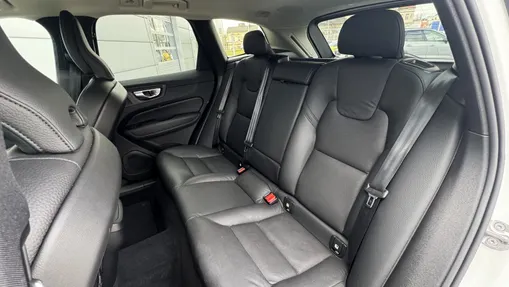 VOLVO XC60 XC60 B5 B AWD Plus Dark aut