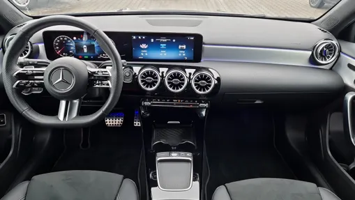 MERCEDES-BENZ A Klasa A 250 e PHEV AMG Line 8G-DCT