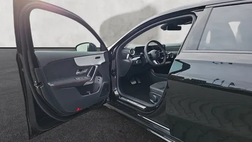 MERCEDES-BENZ A Klasa A 250 e PHEV AMG Line 8G-DCT