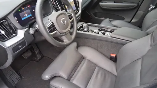 VOLVO XC60 XC60 B5 B AWD Plus Dark aut