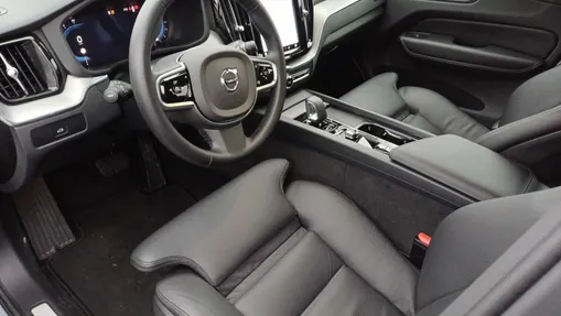 VOLVO XC60 XC60 B5 B AWD Plus Dark aut