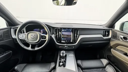 VOLVO XC60 XC60 T6 Plug-In Hybrid AWD Ultra Dark aut
