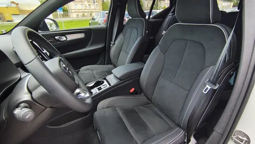 VOLVO XC40 XC40 B4 Plus Dark aut