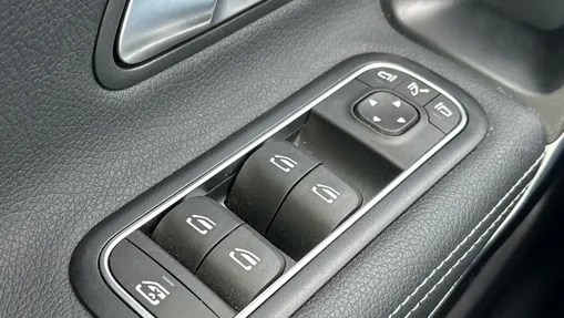 MERCEDES-BENZ A Klasa A 200 Progressive 7G-DCT