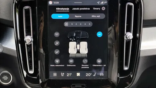 VOLVO XC40 XC40 B4 Plus Dark aut