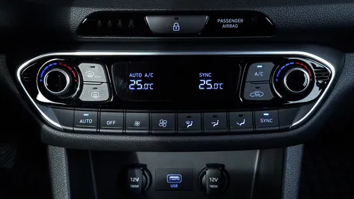 HYUNDAI i30 i30 1.0 T-GDI Smart