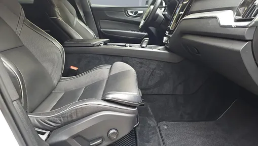 VOLVO XC60 XC60 B4 D AWD R-Design aut