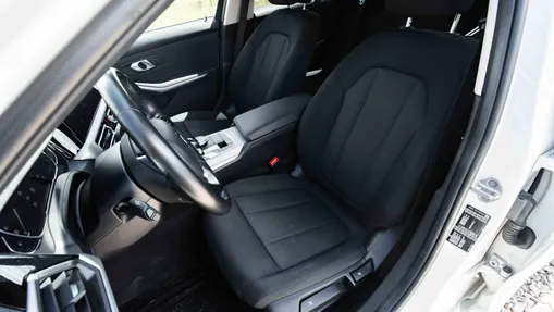 BMW Seria 3 318i Advantage aut
