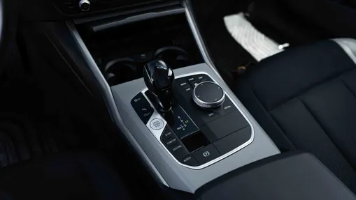BMW Seria 3 318i Advantage aut