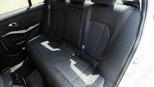 BMW Seria 3 318i Advantage aut