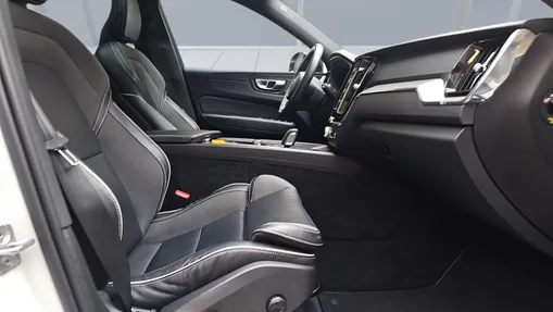 VOLVO XC60 XC60 B4 B R-Design aut
