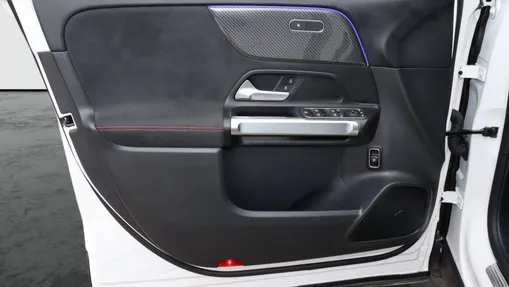 MERCEDES-BENZ GLB GLB 200 mHEV AMG Line 7G-DCT