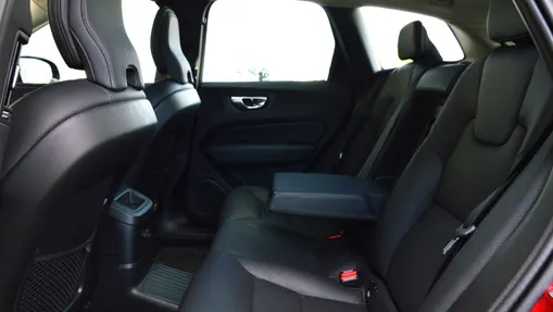 VOLVO XC60 XC60 T8 Plug-In Hybrid AWD Plus Dark aut