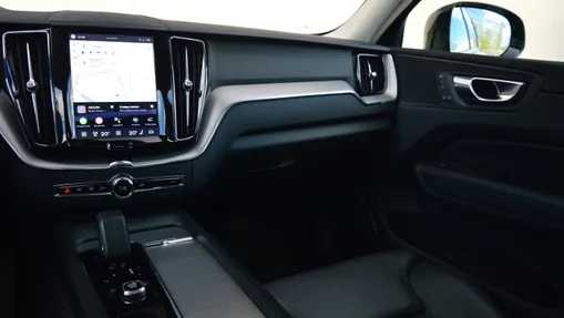 VOLVO XC60 XC60 T8 Plug-In Hybrid AWD Plus Dark aut