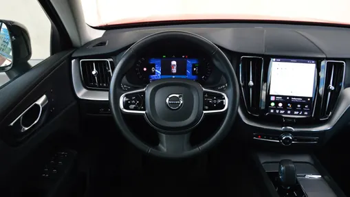 VOLVO XC60 XC60 T8 Plug-In Hybrid AWD Plus Dark aut