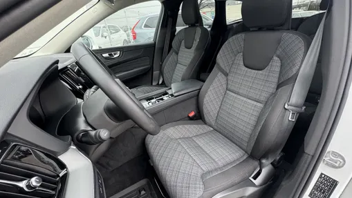 VOLVO XC60 XC60 T6 Plug-In Hybrid AWD Core aut