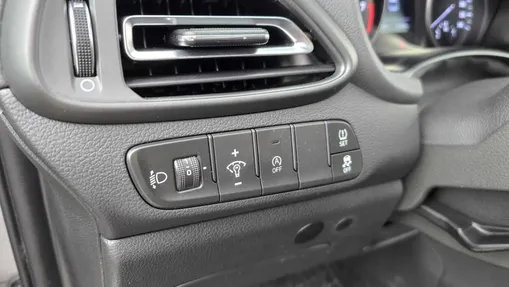 HYUNDAI i30 i30 1.0 T-GDI Smart DCT
