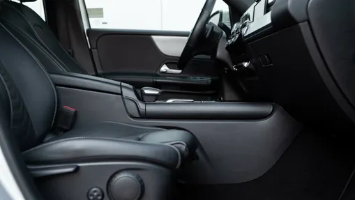 MERCEDES-BENZ GLB GLB 180 7G-DCT