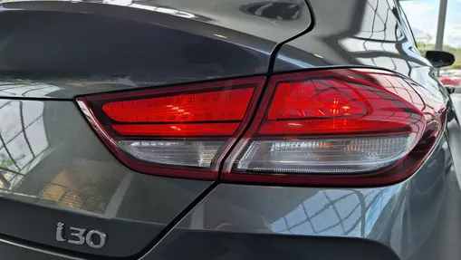 HYUNDAI i30 i30 Fastback 1.5 T-GDI 48V Smart DCT