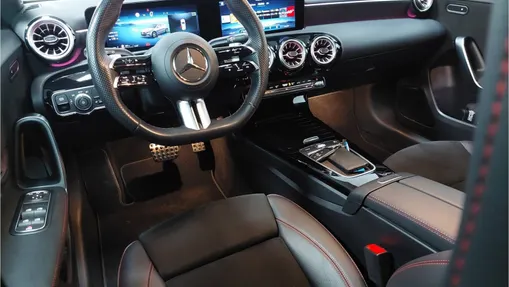 MERCEDES-BENZ A Klasa A 220 4-Matic AMG Line 8G-DCT