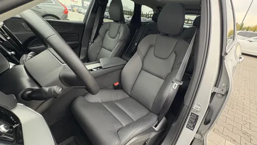 VOLVO XC60 XC60 T6 Plug-In Hybrid AWD Plus Dark aut