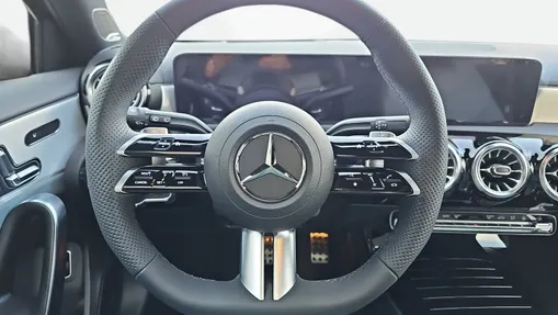 MERCEDES-BENZ A Klasa A 250 e PHEV AMG Line 8G-DCT