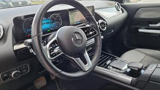 MERCEDES-BENZ EQA EQA 300 66.5kWh 4-Matic Progressive