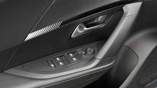 PEUGEOT 2008 2008 PureTech 130 Allure S&S EAT8
