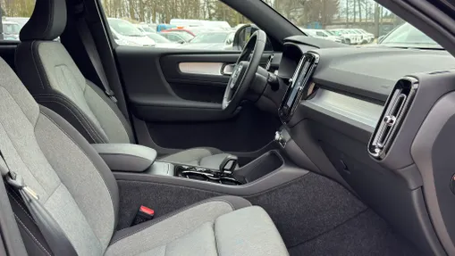 VOLVO XC40 XC40 B3 Plus Dark aut