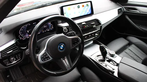 BMW Seria 5 530e xDrive M Sport sport-aut