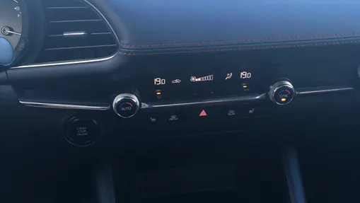 MAZDA 3 -