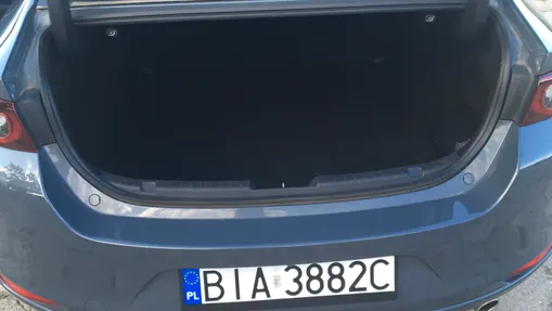 MAZDA 3 -