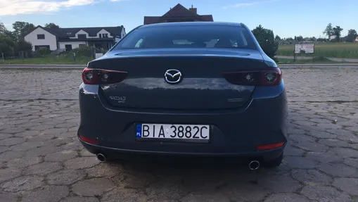 MAZDA 3 -