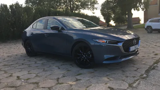 MAZDA 3 -