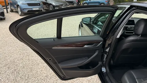 BMW Seria 5 530e iPerformance Luxury Line aut