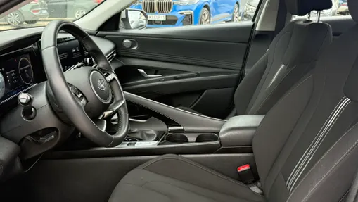 HYUNDAI Elantra Elantra 1.6 Smart CVT