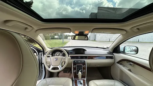 VOLVO XC70 -