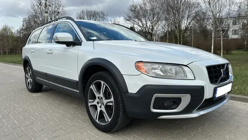 VOLVO XC70 -