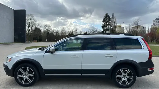 VOLVO XC70 -