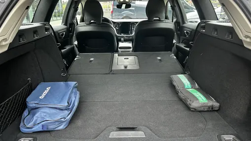 VOLVO V60 V60 B3 B Plus Dark aut