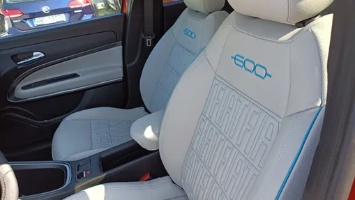 FIAT 600 600 1.2 Turbo Hybrid La Prima eDCT Nowy