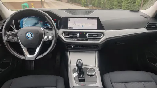 BMW Seria 3 330e Advantage aut
