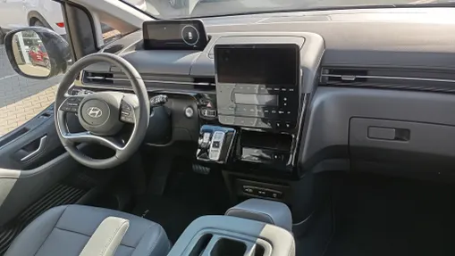 HYUNDAI Staria Staria 1.6 T-GDI HEV Smart VIP aut
